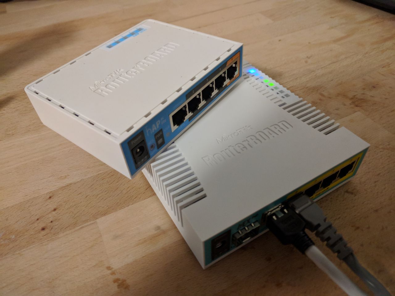 MikroTik HEX POE